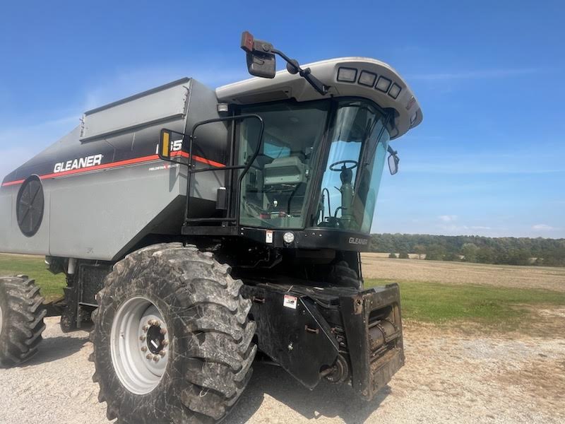 2005 Gleaner R65 Combine