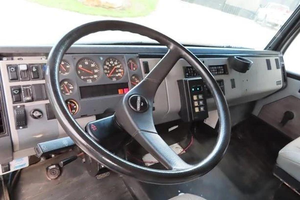 Used 1996 Freightliner FL70