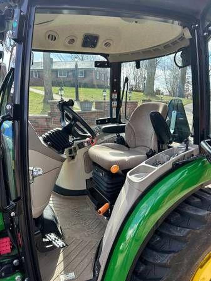 Used 2022 JOHN DEERE 3046R