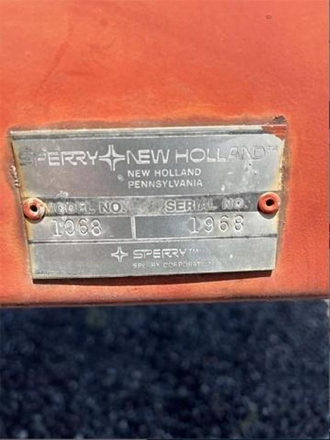 Used 1985 New Holland 1068 Bale Accumulator