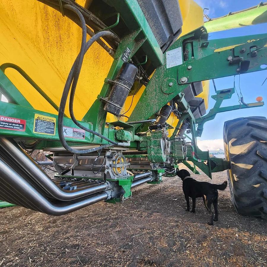 Used 2010 John Deere 1830 airdrill w/1910 cart