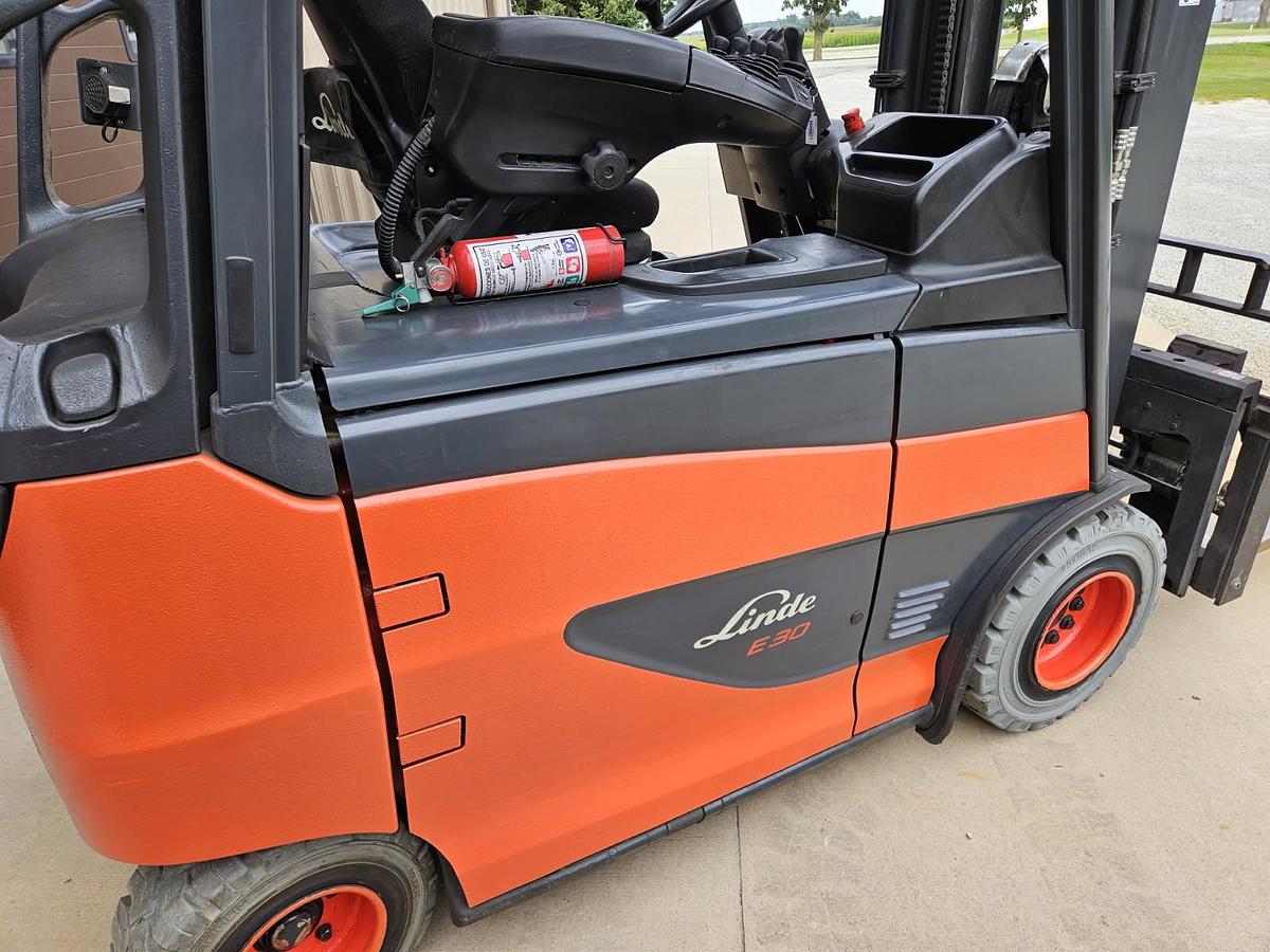 Used 2009 Linde E30 Electric Forklift