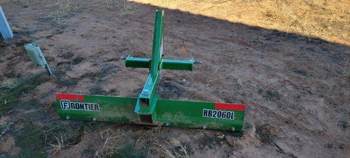 Used 2020 JOHN DEERE 1025R