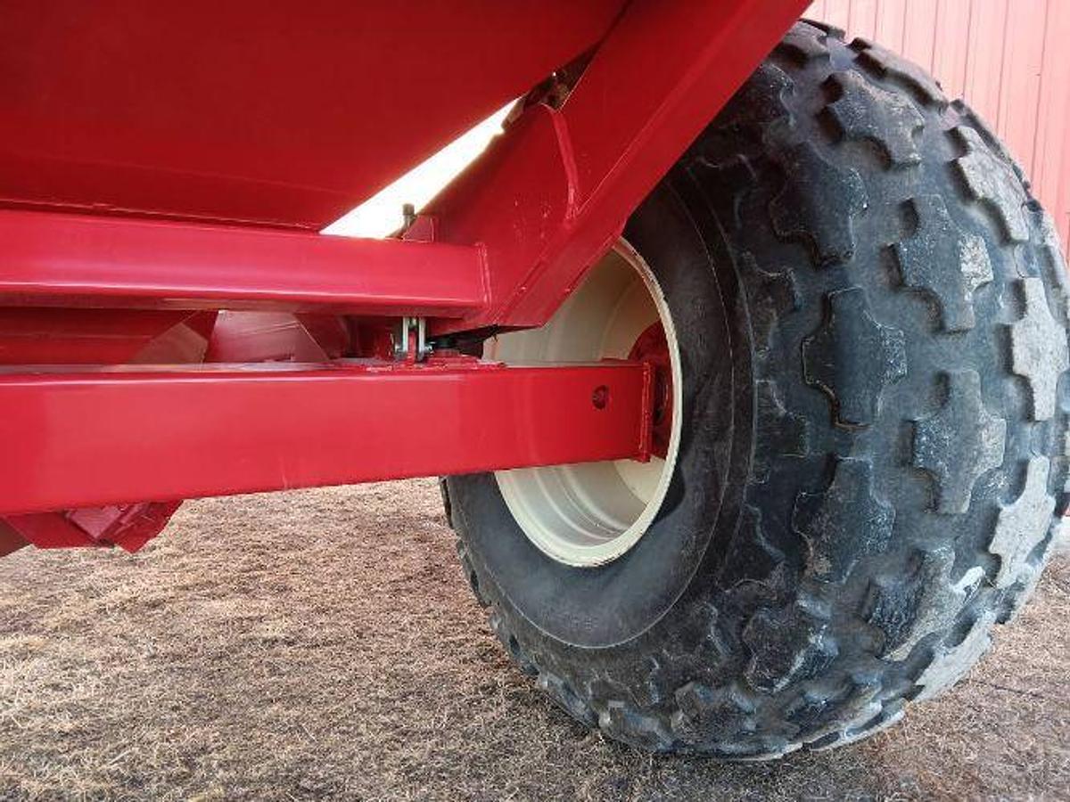 Used 2013 Brent 1082 Grain Cart