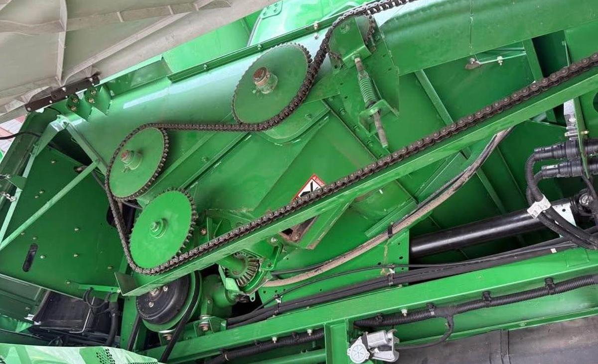 Used 2011 JOHN DEERE 9570 STS