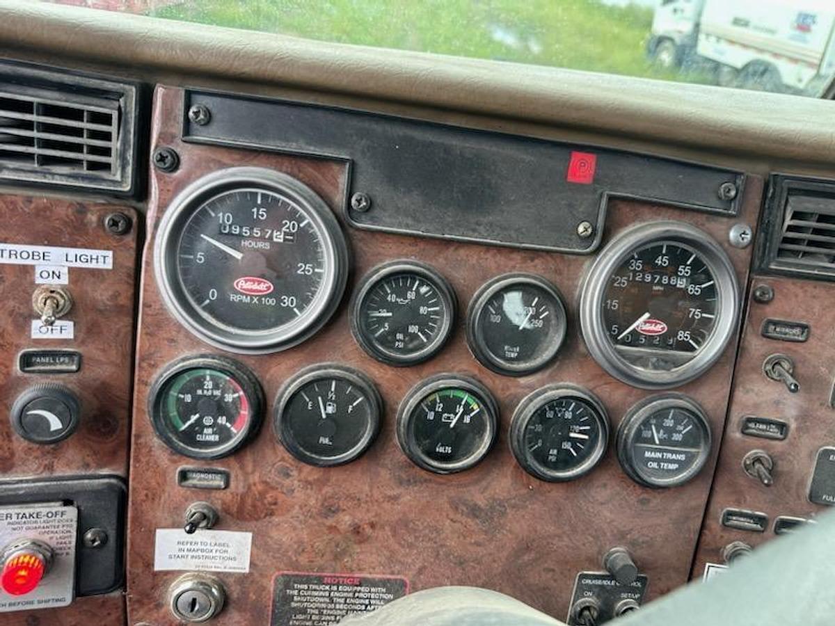 Used 2000 National 33 Ton Crane Truck Mounted on a Peterbilt