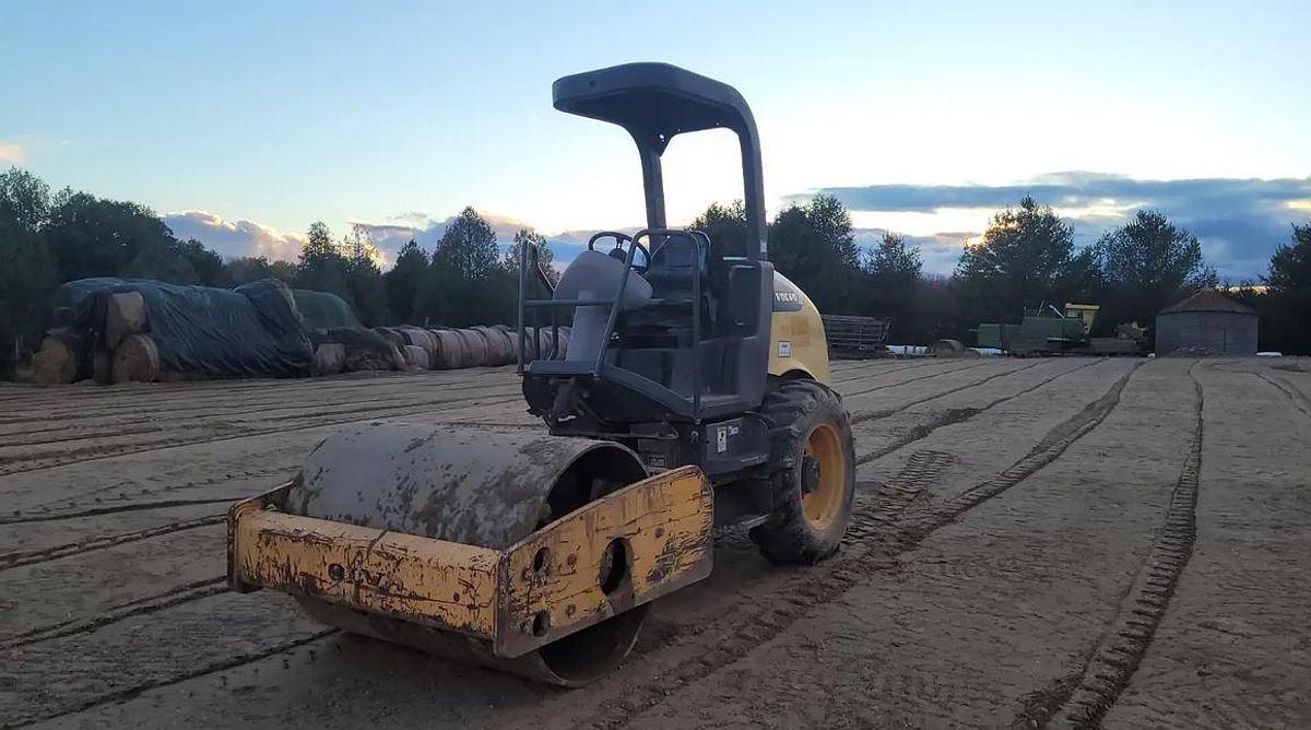 Used Volvo SD450D Compactor