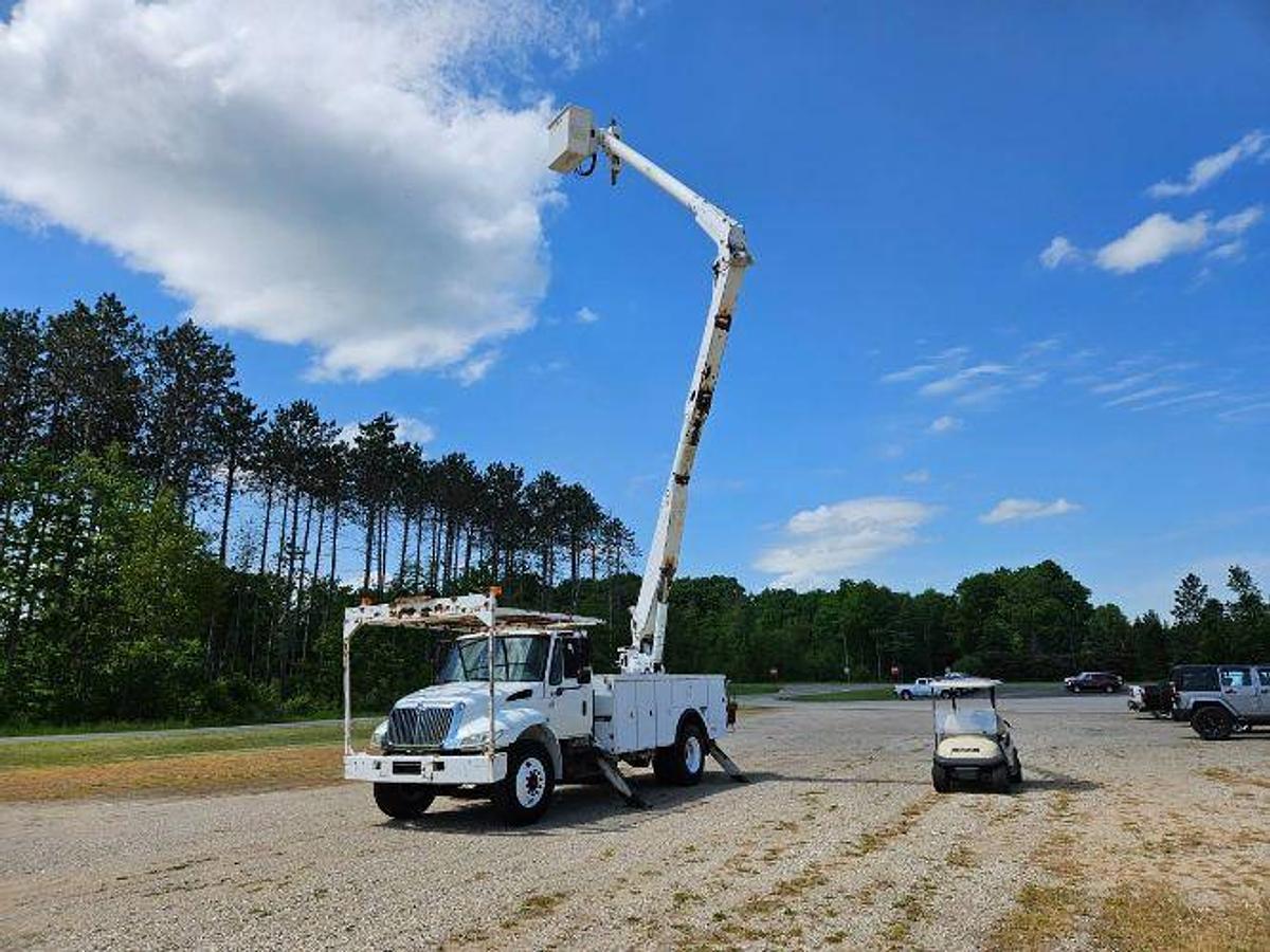 Used 2005 INTERNATIONAL 4300 DT466