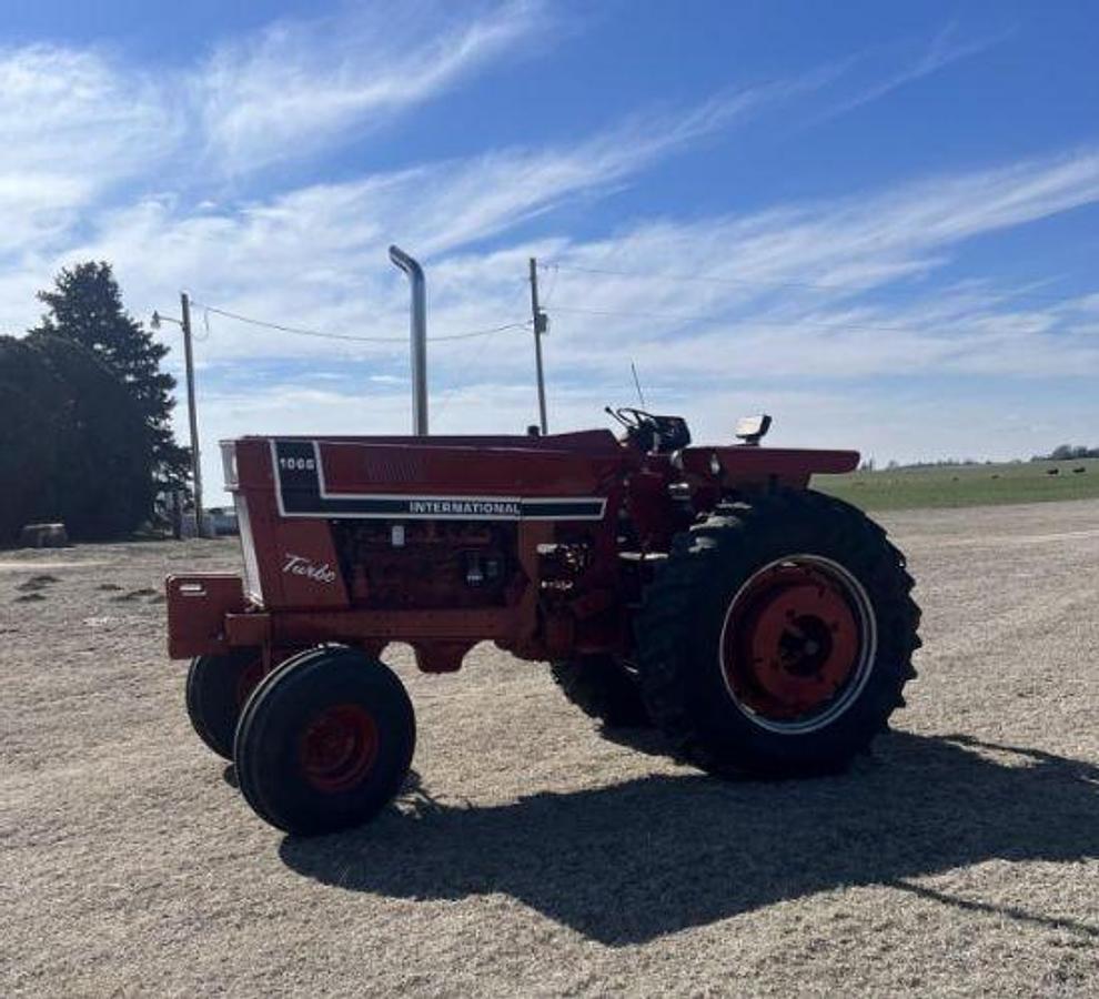 Used 1976 INTERNATIONAL 1066