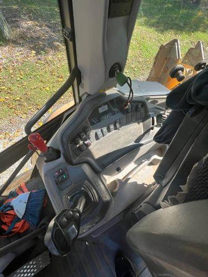 Used 2015 Volvo BL70B