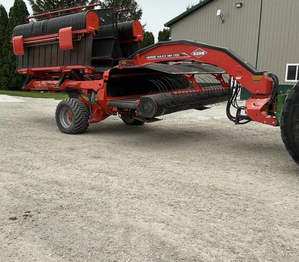 Used 2020 Kuhn Merge Maxx 1100
