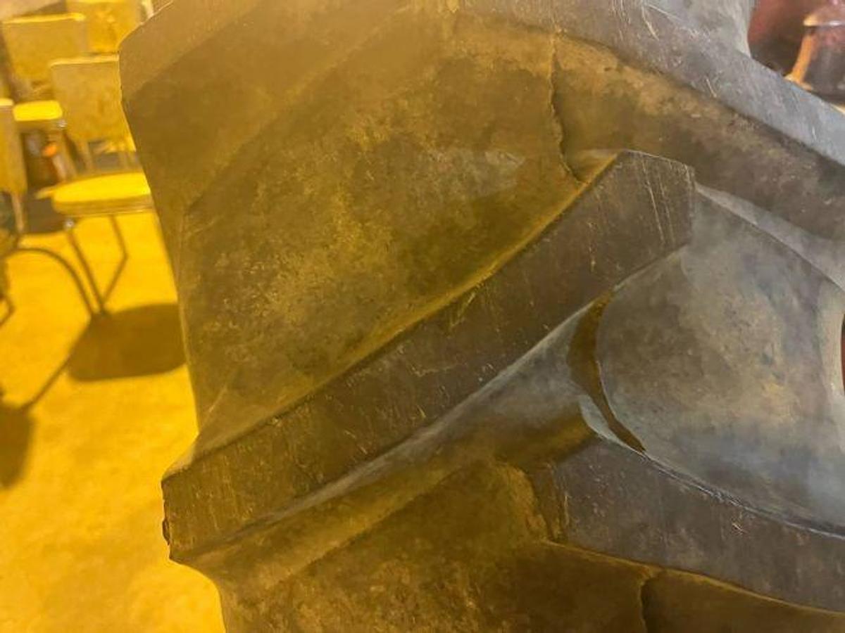 Used 1958 INTERNATIONAL 560 with Hydraulic Bucket