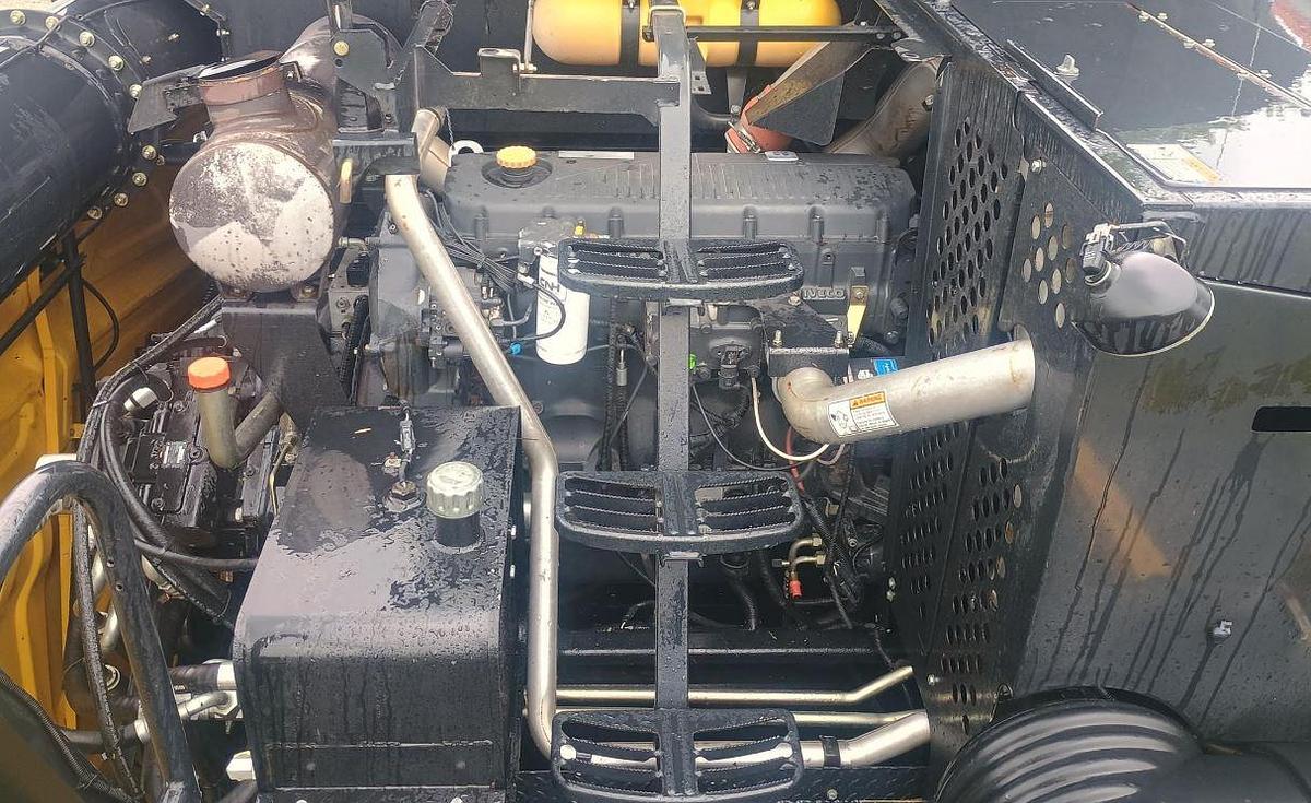 Used 2010 NEW HOLLAND CR9060