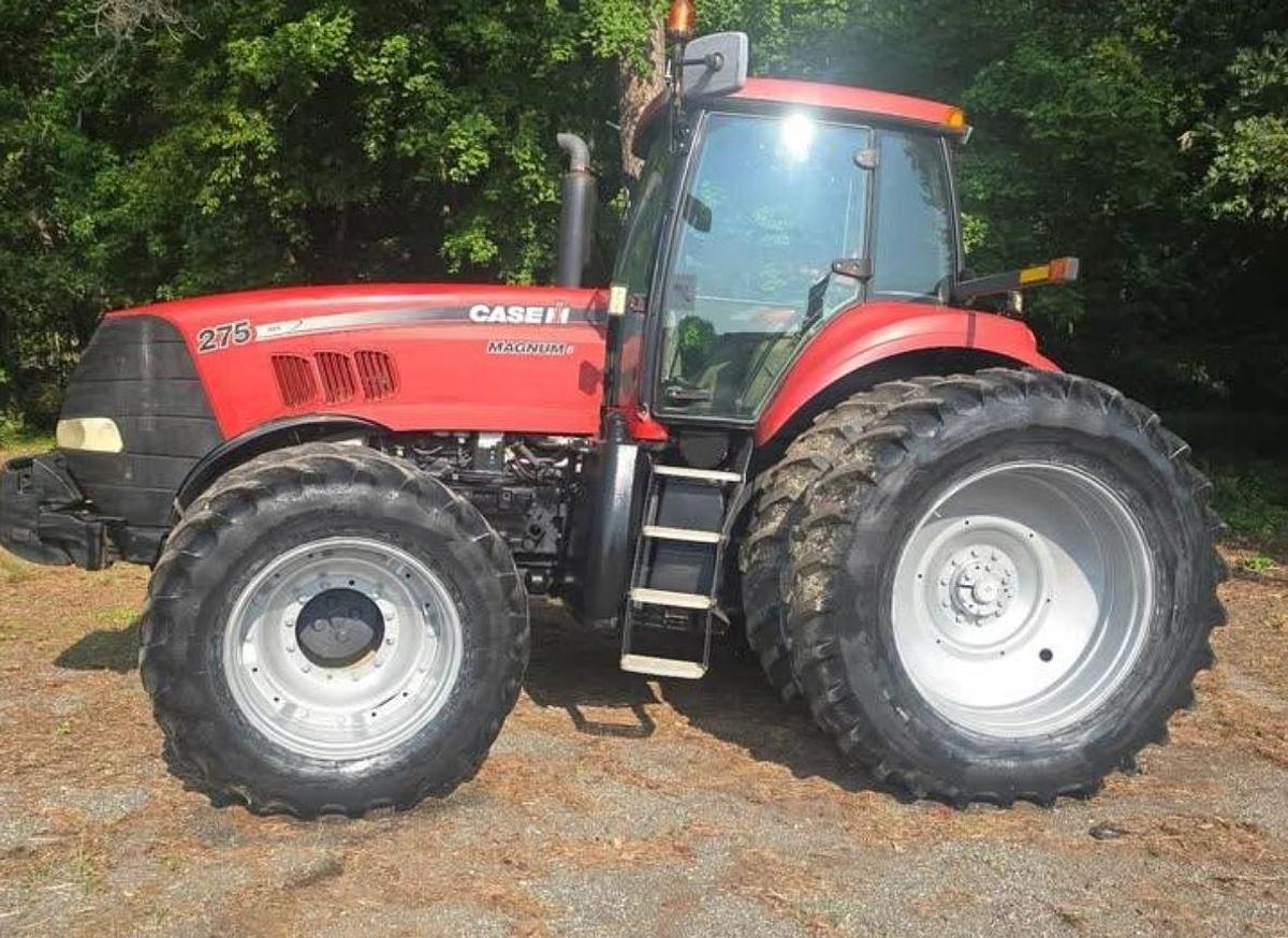 Used 2011 Case IH Magnum 275 Tractor • 275 HP • 4WD