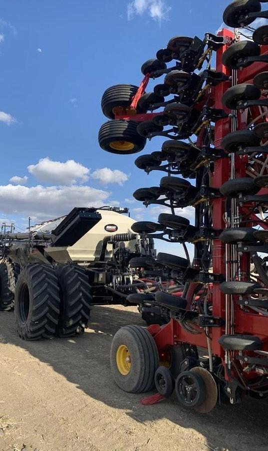 Used 2018 Bourgault 3820-60 & 2021 9950 Cart