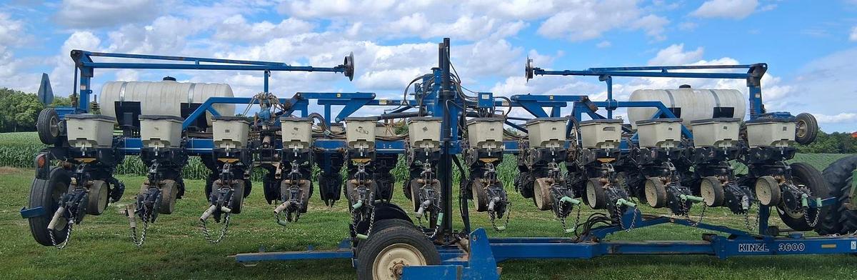 Used 2009 Kinze 3600 Planter