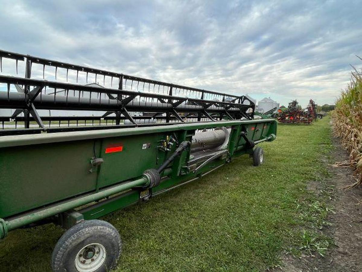 Used 2000 JOHN DEERE 9600 Combine
