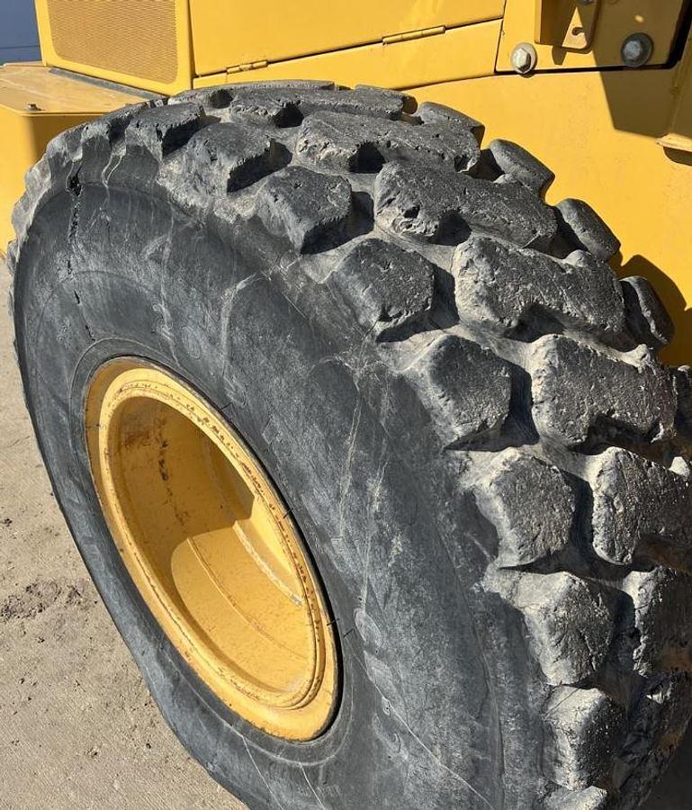 Used 2014 Deere 624K