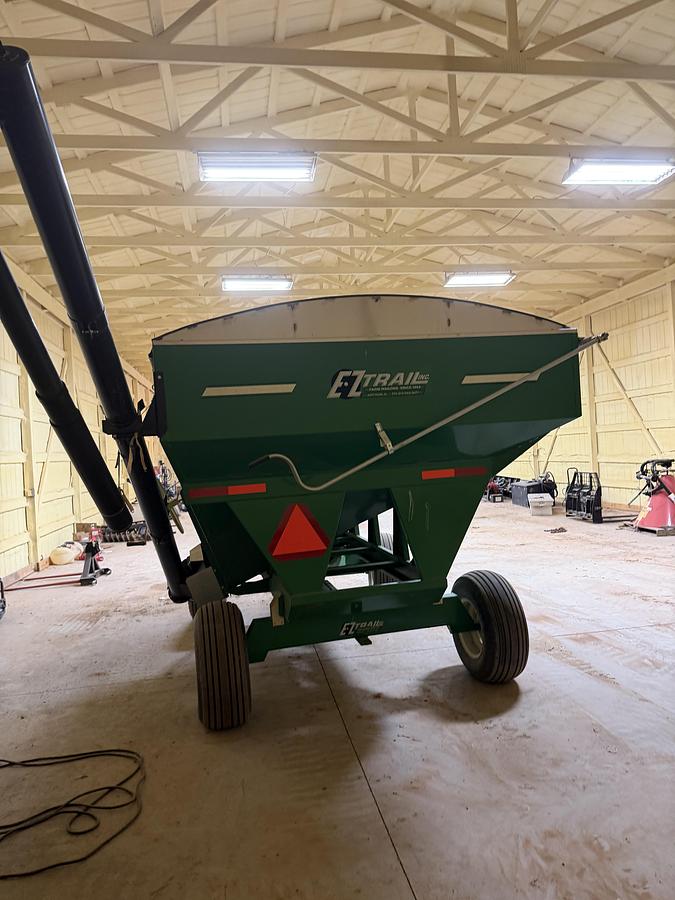 Used EZ Trail 3400 Grain Wagon