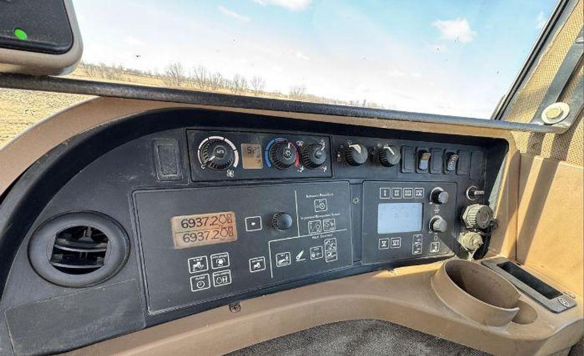 Used 2009 JOHN DEERE 8430T