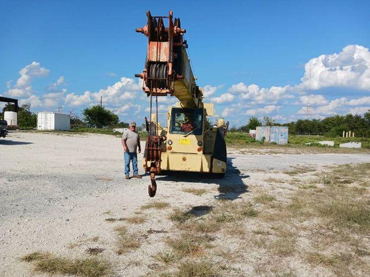 Used 1995 P&H 122D (22 Ton) 62FT Boom Rough Terrain Crane