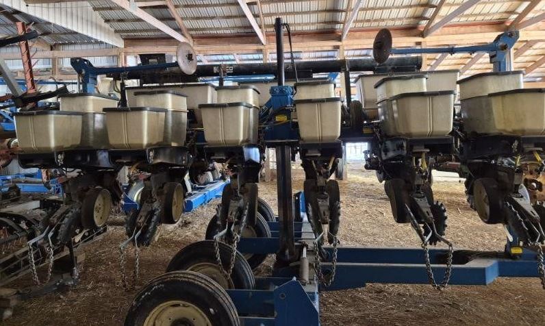 Used 1998 KINZE 2500