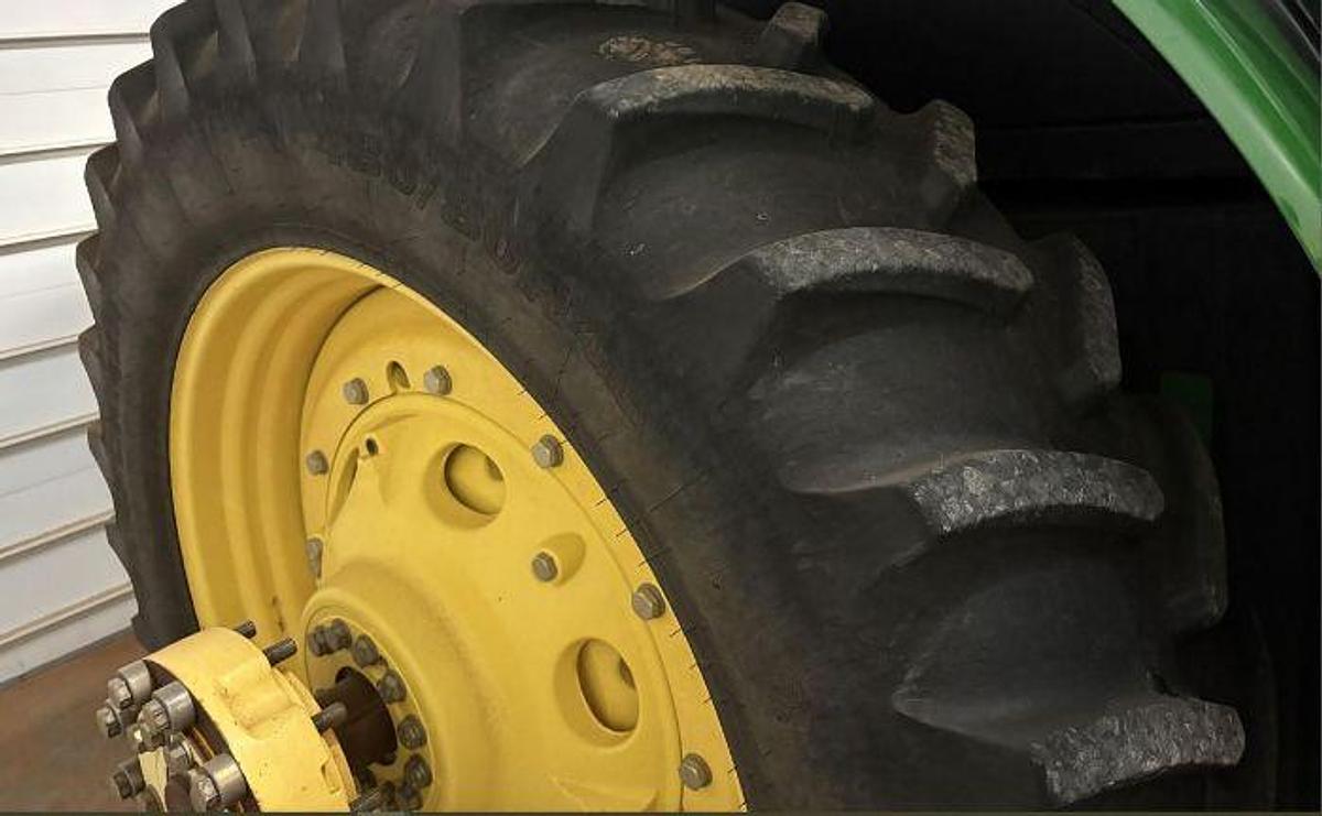 Used 2019 JOHN DEERE 8245R