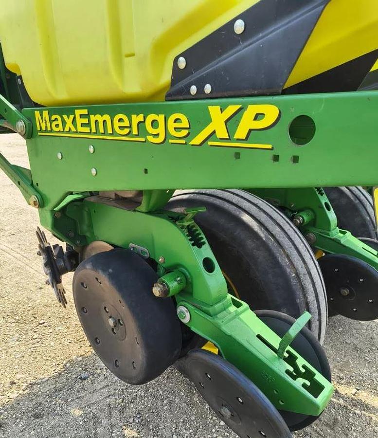 Used 2009 John Deere 1770NT Planter