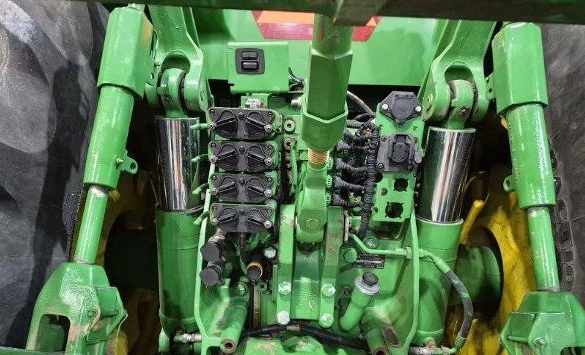 Used 2009 JOHN DEERE 8530 Tractor