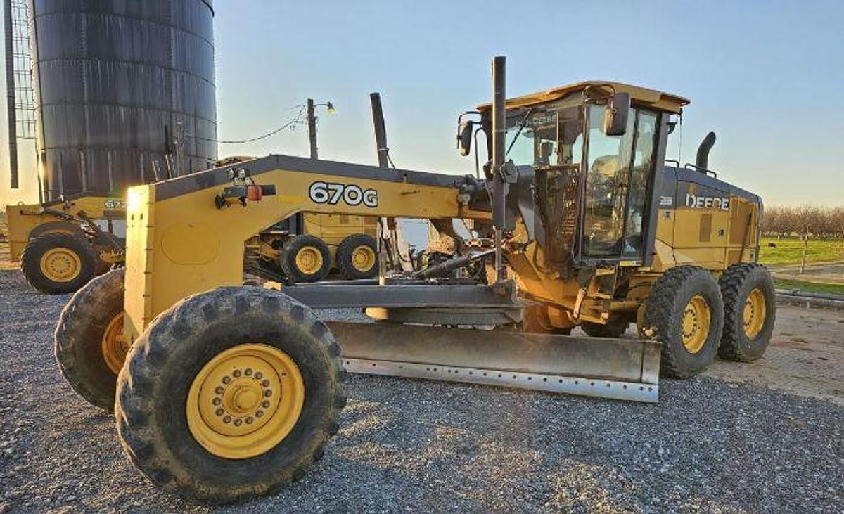 Used 2016 JOHN DEERE 670G