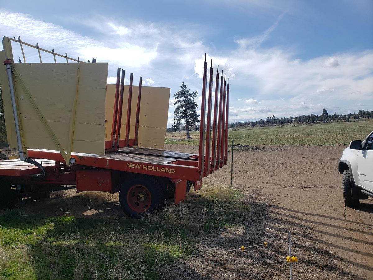 Used 1976 New Holland Super 1049 Bale Wagon