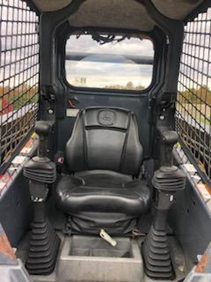 Used 2011 Deere 318D