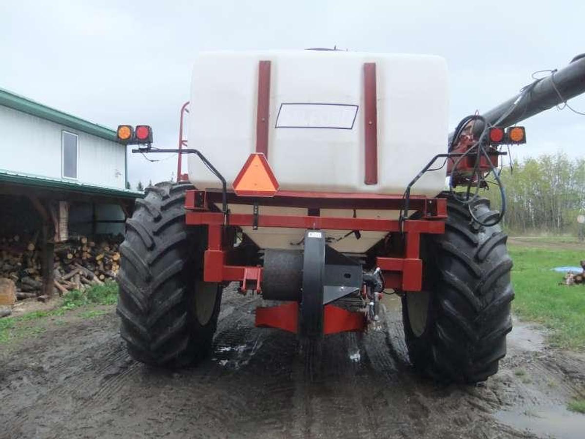 Used 2015 Salford 525 Disc Air Drill and Cart