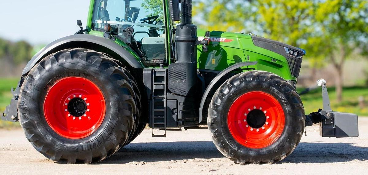 Used 2021 FENDT 1042 VARIO Tractor