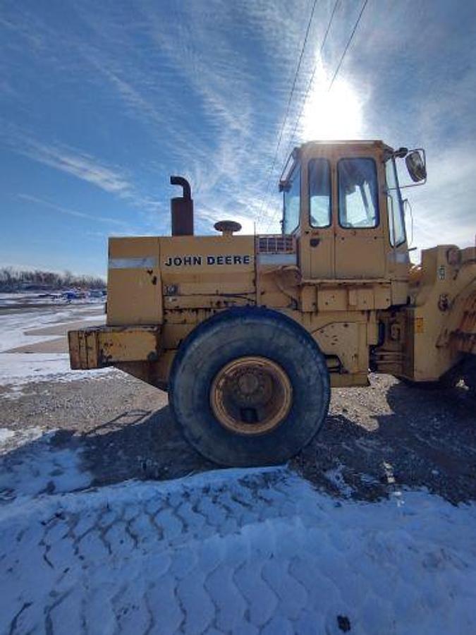 Used 1990 JOHN DEERE 744E