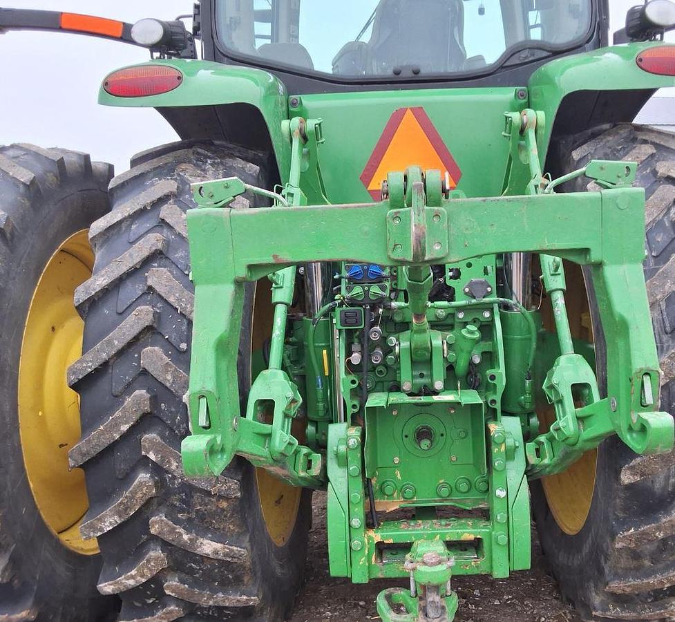 Used 2011 John Deere 7260R Tractor