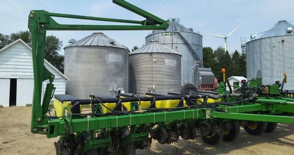 Used 2009 John Deere 1770NT Planter