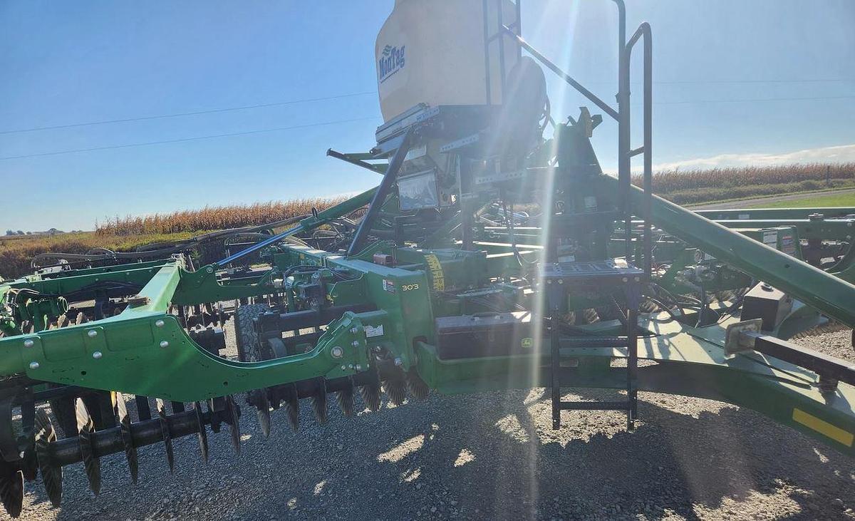 Used 2022 JOHN DEERE 2660VT