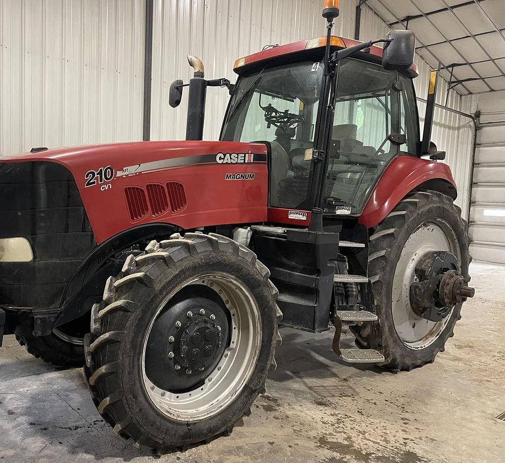 Used 2011 CASE IH MAGNUM 210 CVT Tractor