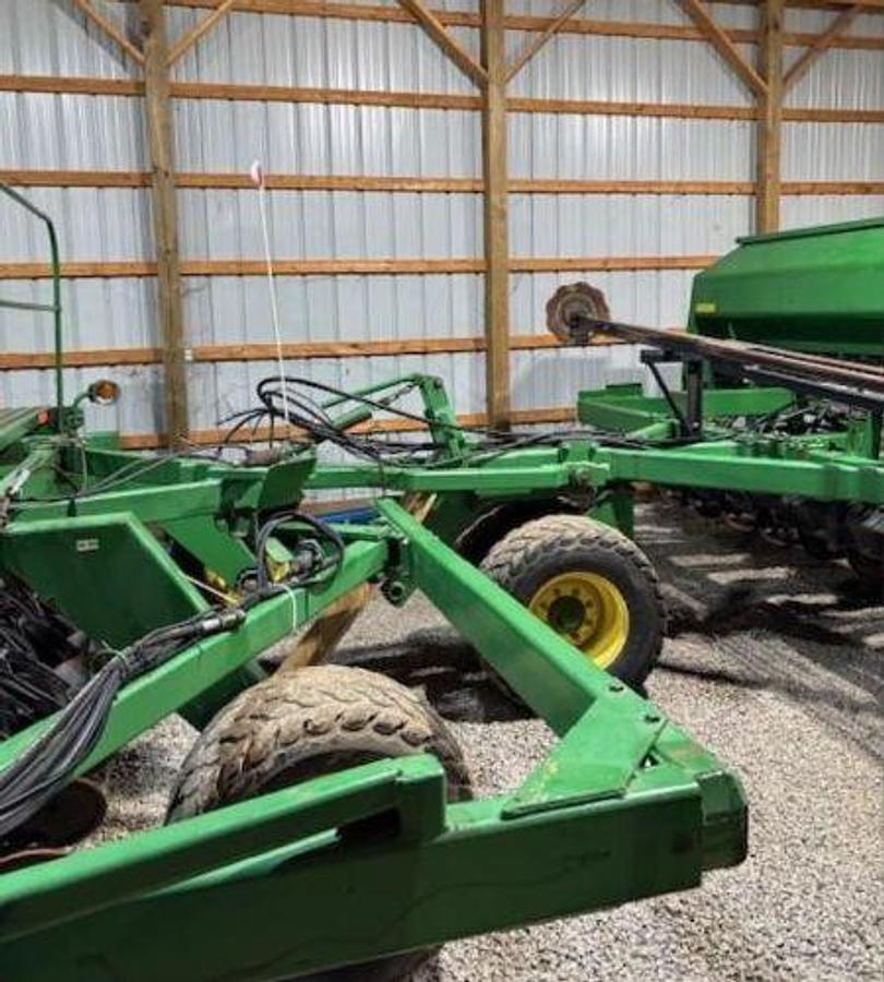 Used 2002 JOHN DEERE 1560