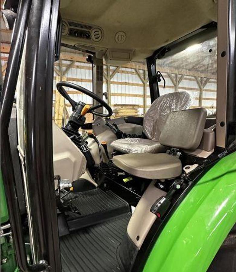 Used 2022 JOHN DEERE 5055E