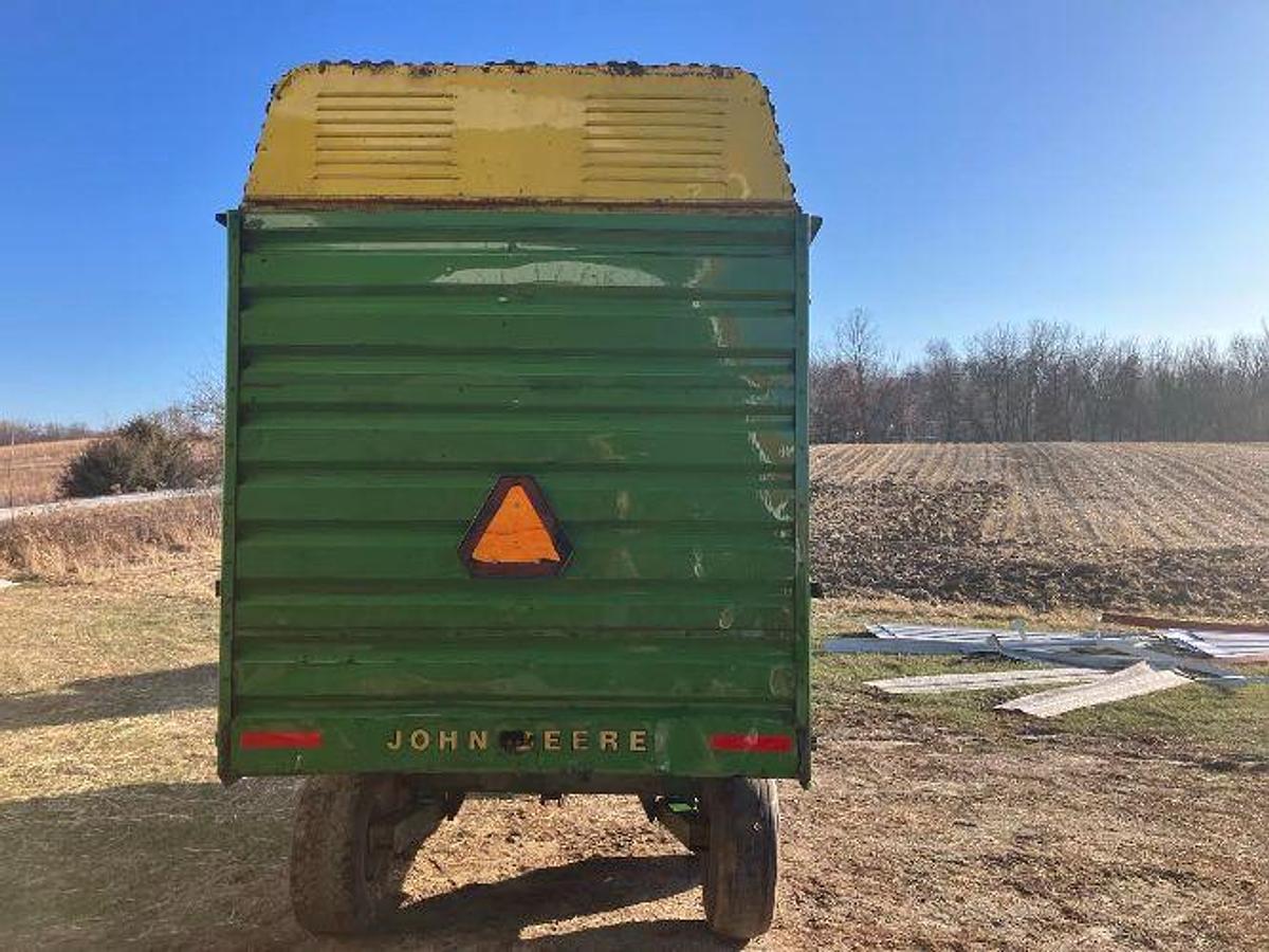 Used Unknown JOHN DEERE B0716 Forage Wagon