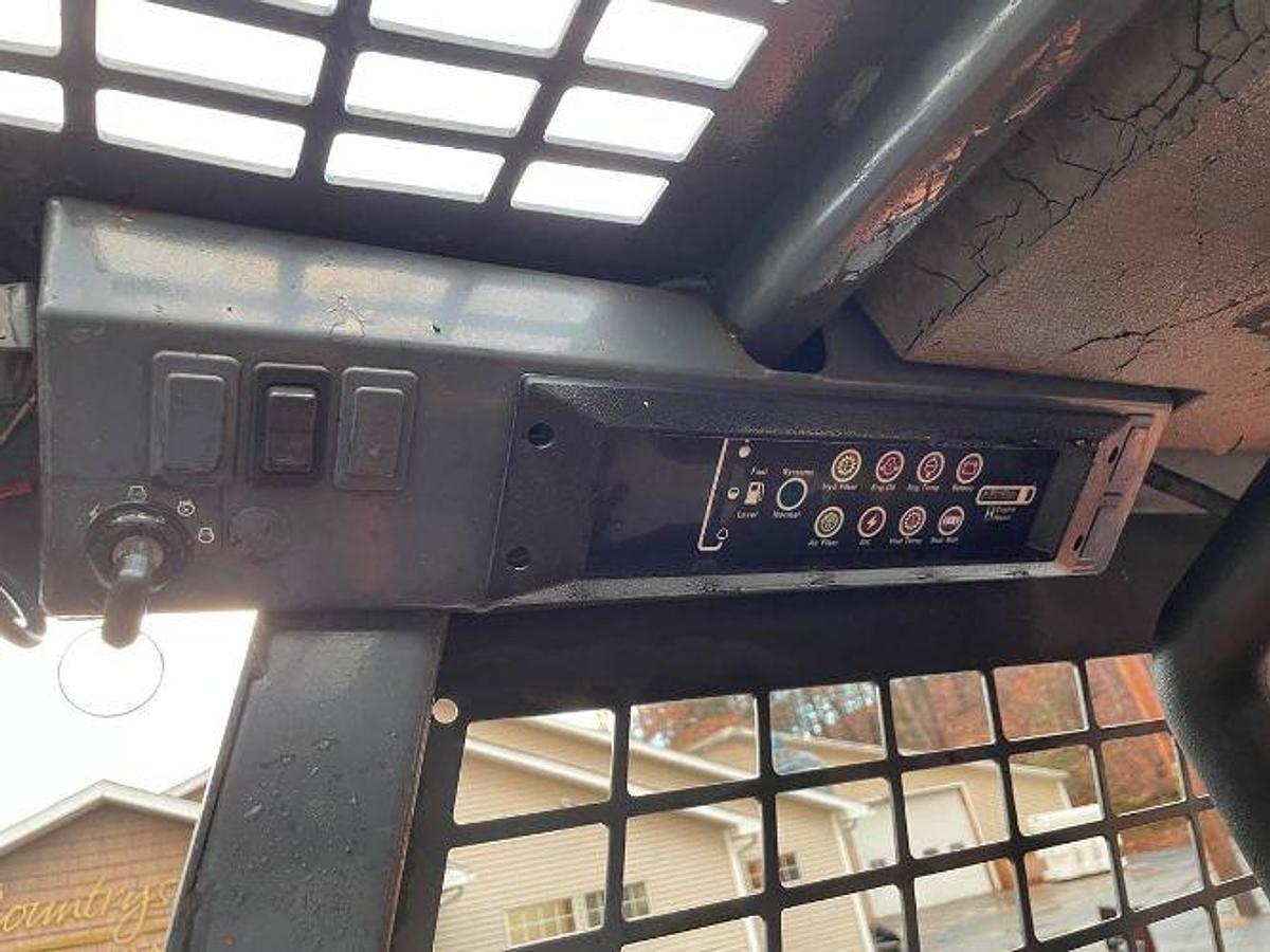 Used 2001 CASE 1845C Skid Steer