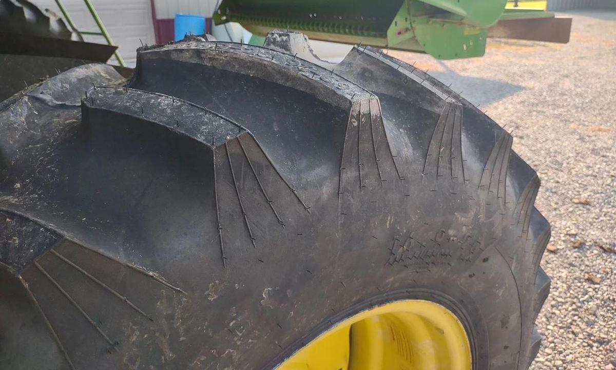 Used 1999 John Deere 9610 with Header and Cart