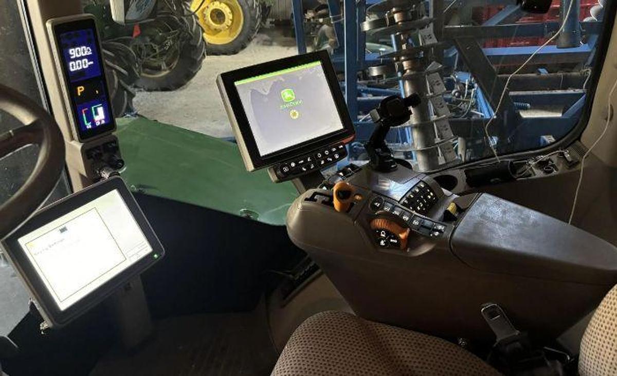 Used 2017 JOHN DEERE 9370R