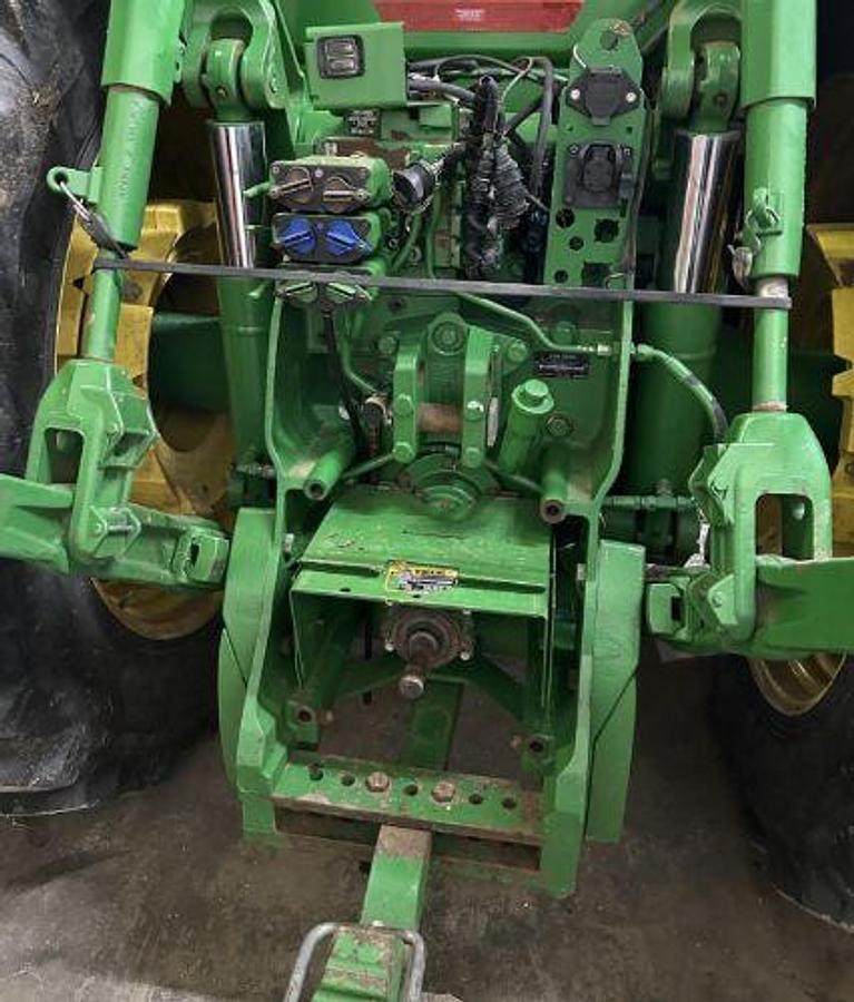 Used 2012 JOHN DEERE 8225R