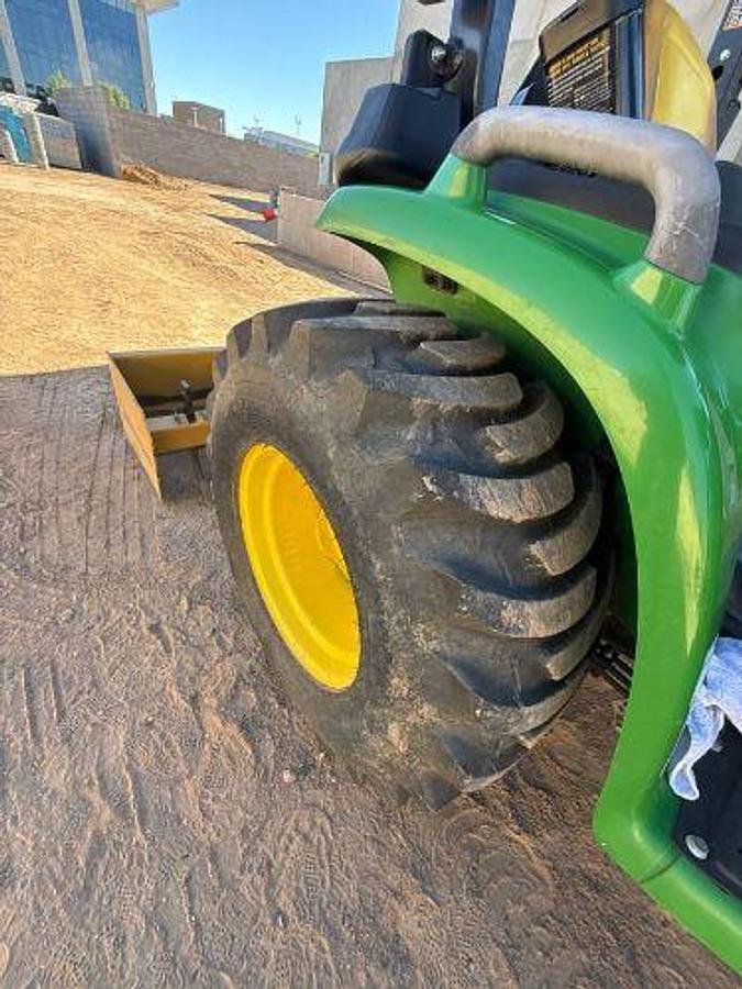 Used 2019 JOHN DEERE 3032E Tractor