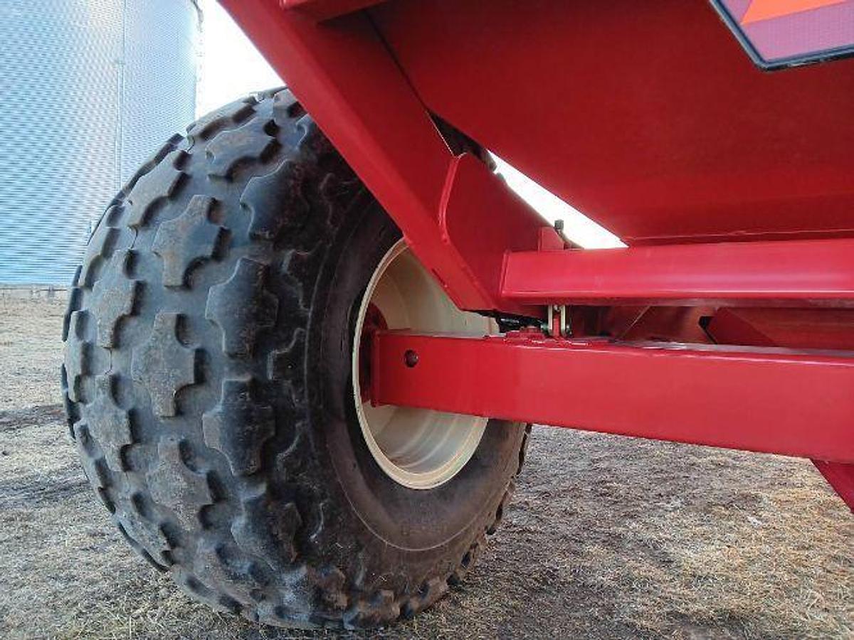 Used 2013 Brent 1082 Grain Cart