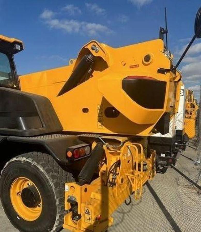 Used 2022 JCB 512 83R