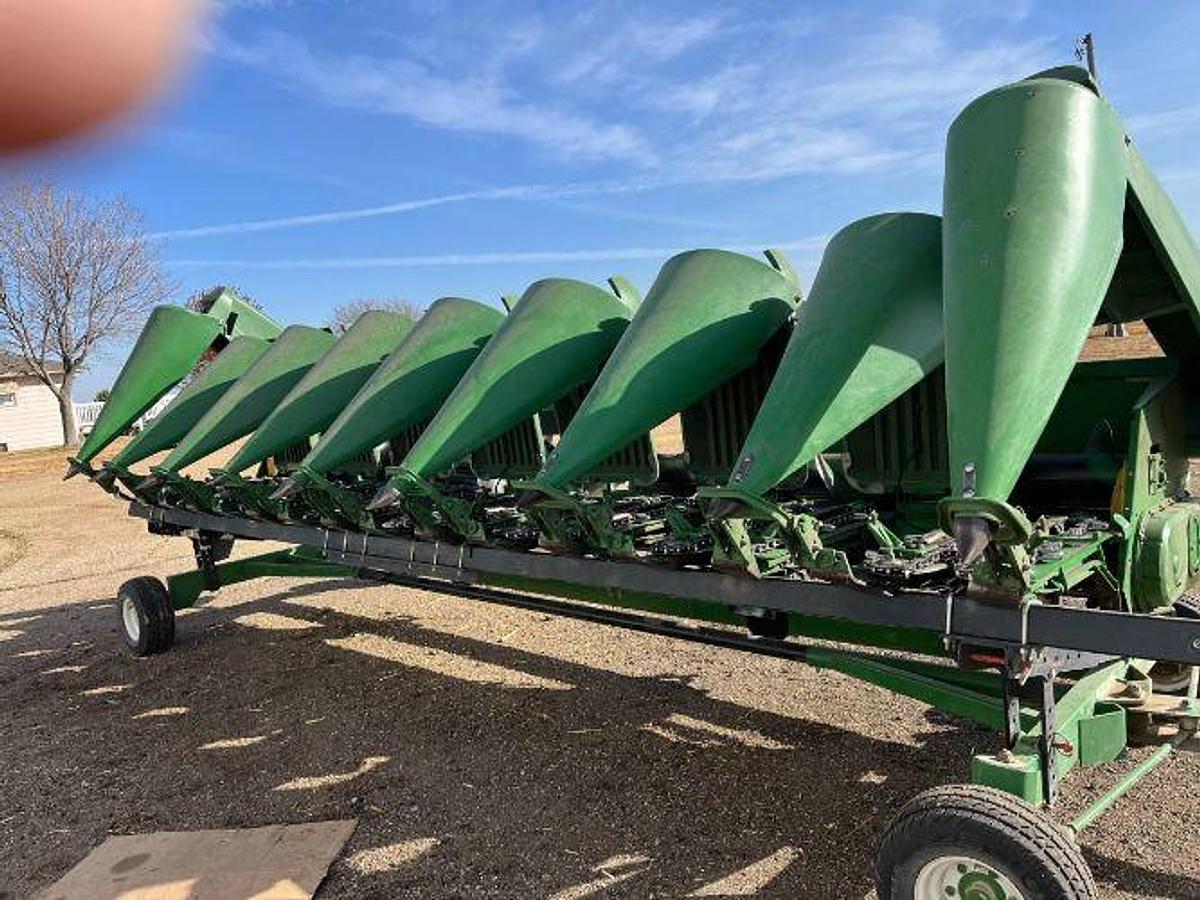 Used 2007 JOHN DEERE 893 Corn Head and Head Cart